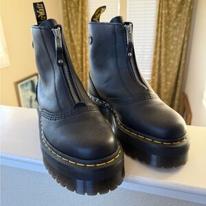 Dr. Martens zip front combat boots size 6